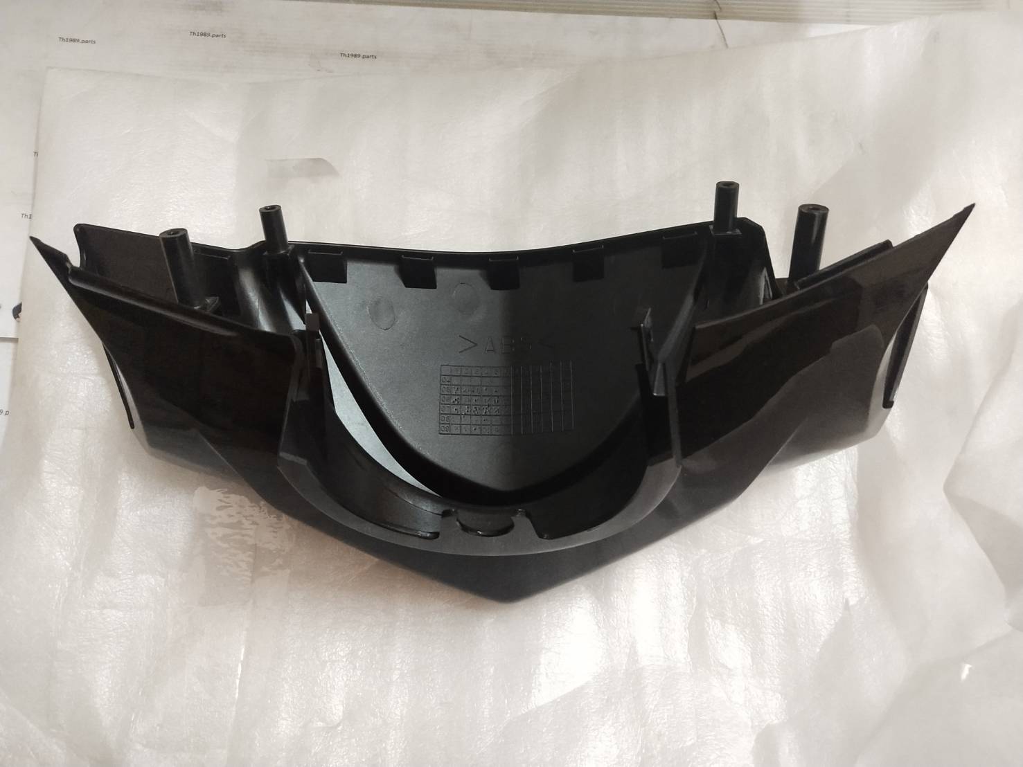 ฝาครอบแฮนด์ตัวหน้าสีดำ สำหรับรุ่น NOUVO MX อะไหล่แท้ YAMAHA 1P7-F6143-00-P4