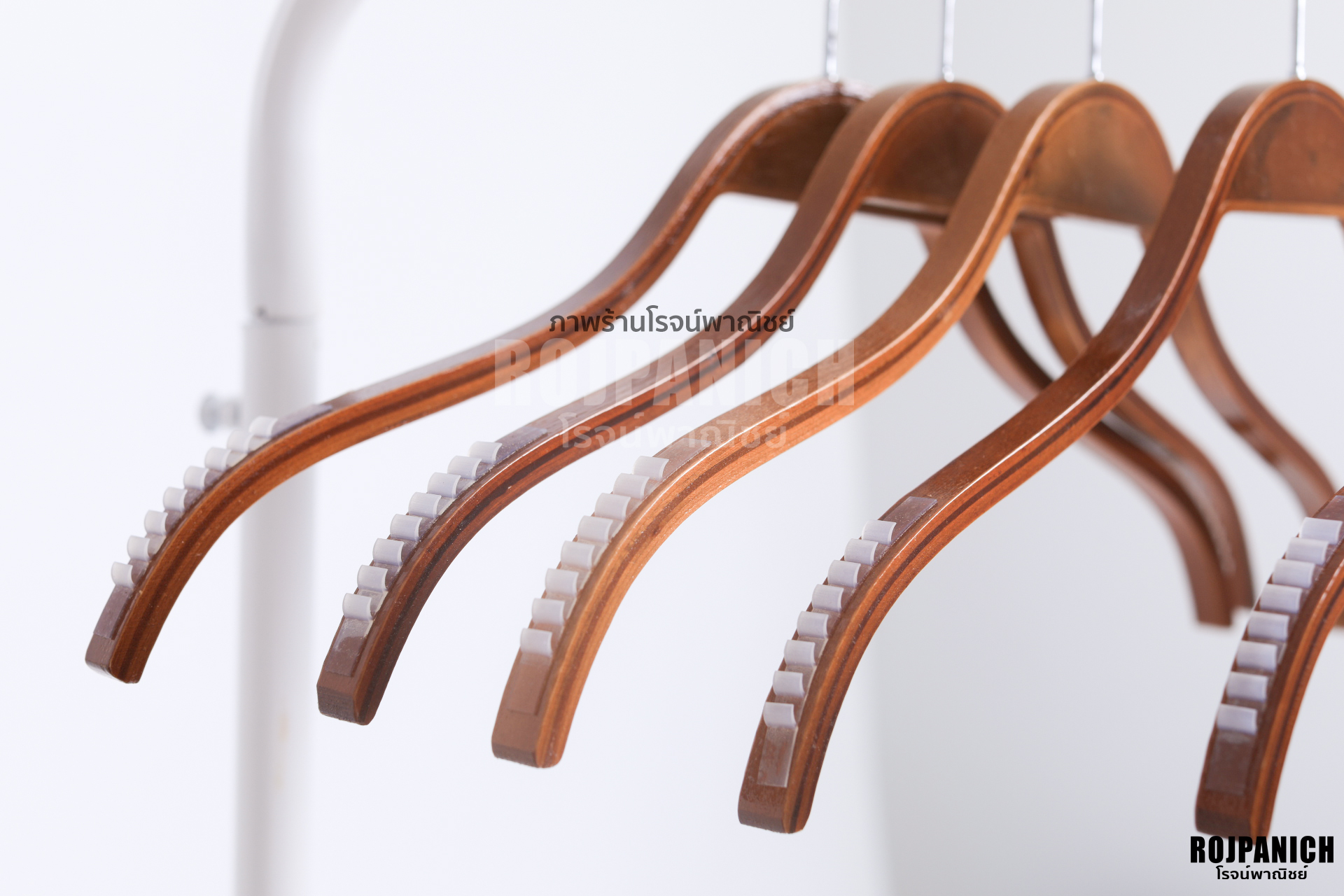 ไม้แขวนไม้ซาร่าสีโอ๊ค