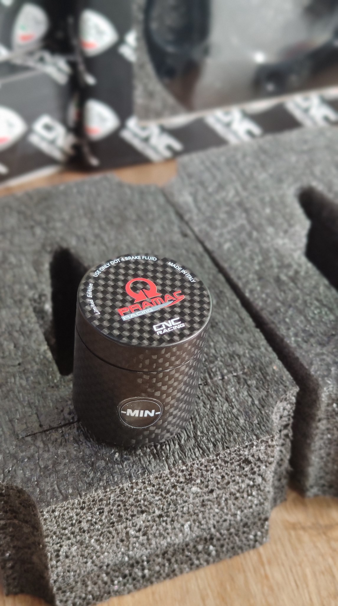 Pramac Edition กระปุกน้ำมันคาร์บอน เบรค/คลัทช์ cncracing ผลิตจากคาร์บอนเคฟล่าห์