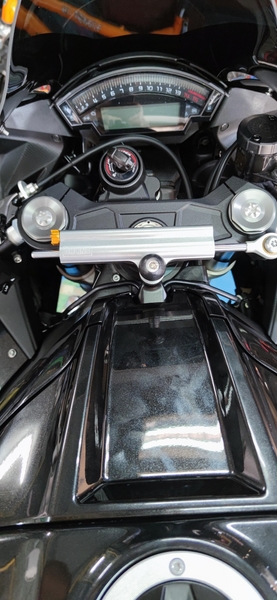 กันสะบัด Ohlins สำหรับ ZX10 2016+