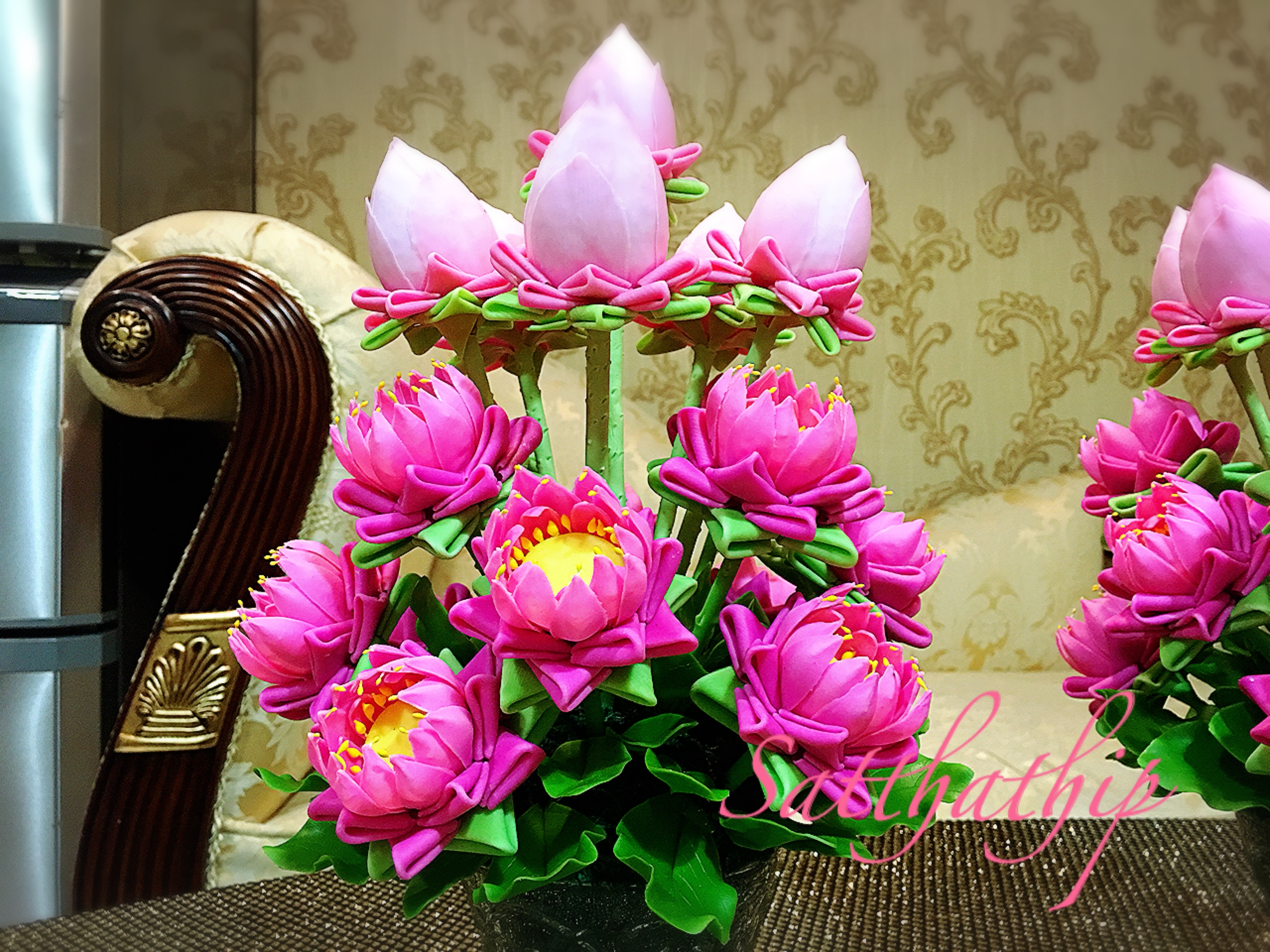 พานดอกบัว - ดอกบัวประดิษฐ์ - แจกันดอกบัวพับ (ข้างละ 18 ดอก) ประดิษฐ์จากดิน - Lotus Flower