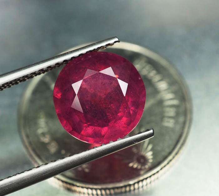 พลอยทับทิม (Ruby) 3.90 กะรัตสีแดงชมพู