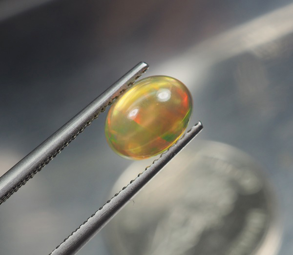 โอปอหลากสี (Multi Opal) 1.05 กะรัต