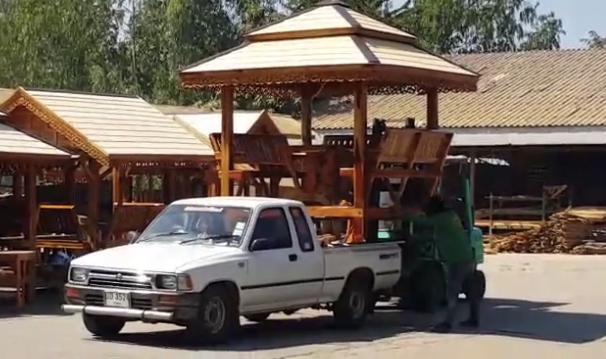 ( รหัส DT1-3x3 ) ศาลา แหย่งเสาตรง ไม้สัก สีโอ๊ค คาตาล2ชั้น เชิงเรียบโมเดิอร์น / ขนาด 3.00x3.00x3.00 เมตร