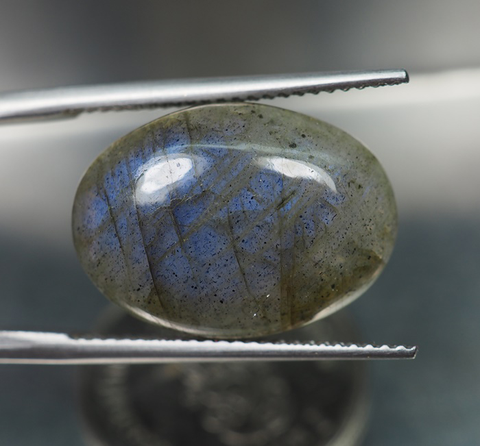 พลอยลาบราโดไรท์ (Labradorite) 11.20 กะรัต