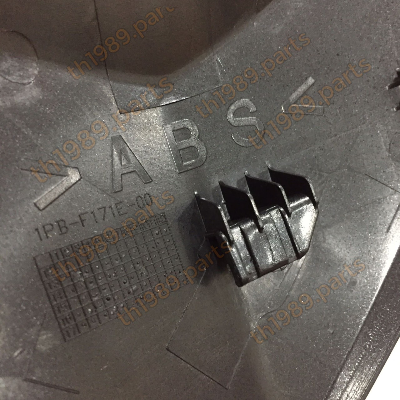 1PB-F171E-00-P0 ฝาครอบท้ายเบาะ JUPITER RC สีดำ 1121 อะไหล่แท้ YAMAHA