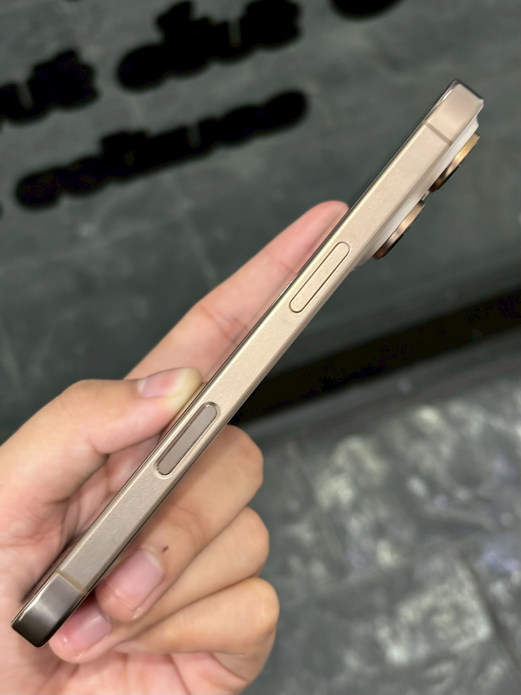 iPhone 16 Pro 256GB Desert Titanium