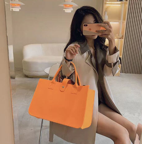 กระเป๋าสะพายผ้าสักหลาด,กระเป๋าผ้าสักหลาด,กระเป๋าถือผ้าสักหลาด,ขนาด39*26*20cm