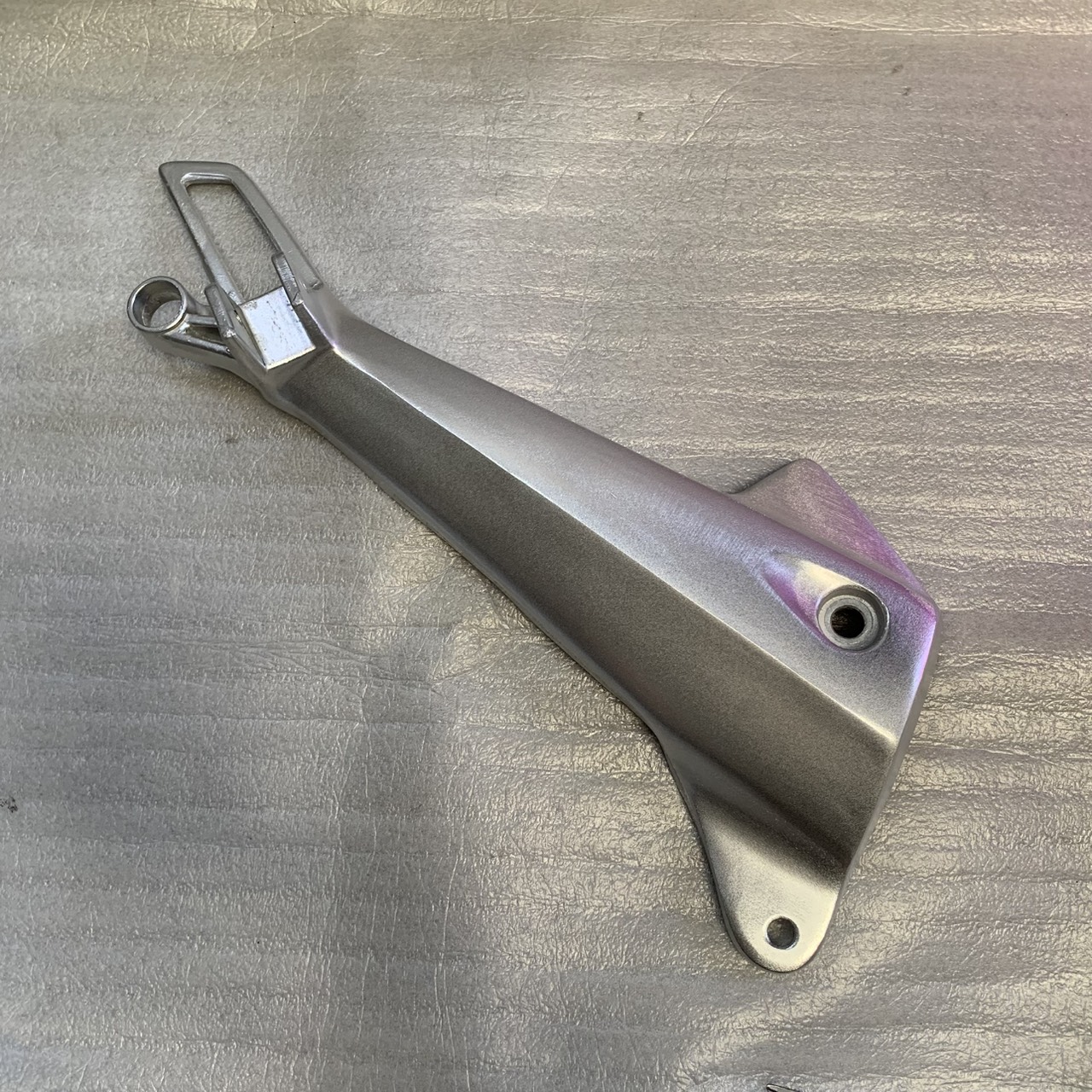 50715-KPH-900 ขายึดพักเท้าหลังขวา WAve125D, S,R WAVE125I 2004-2005 อะไหล่แท้ HONDA