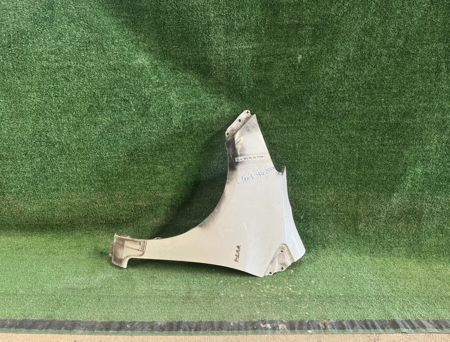 บังโคลนหน้า L Toyota Yaris 2005-09