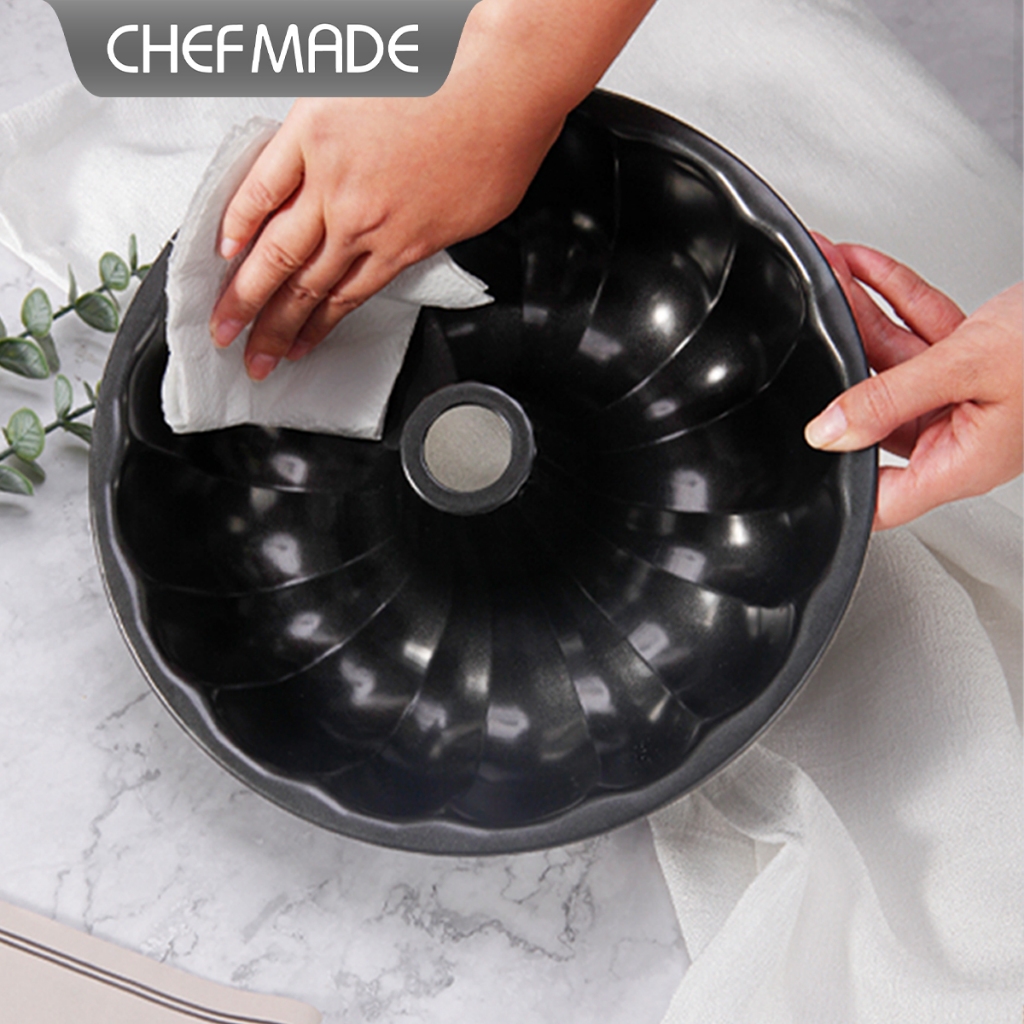 Chef Made WK 9976 10'' Fluted Cake Pan (11-8174)