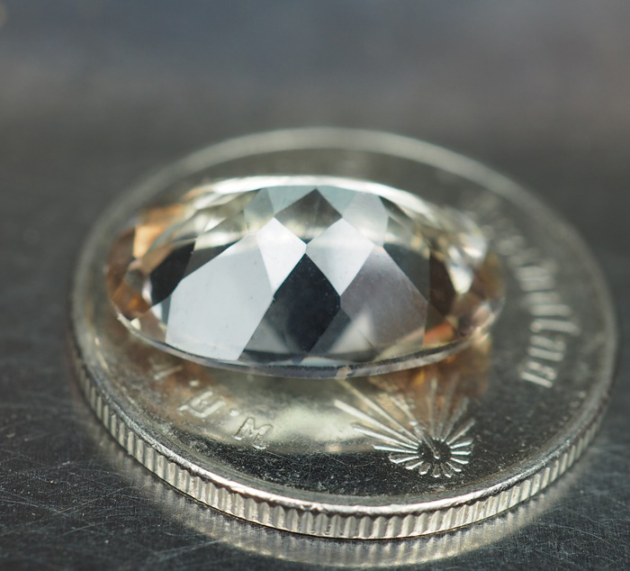 โทแพซพลอยสีแชมเปญ (ChampagneTopaz) 6.15 กะรัต
