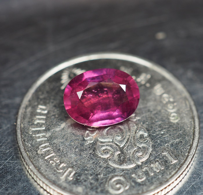 พลอยทับทิม (Ruby) 1.76 กะรัตสีแดงชมพู