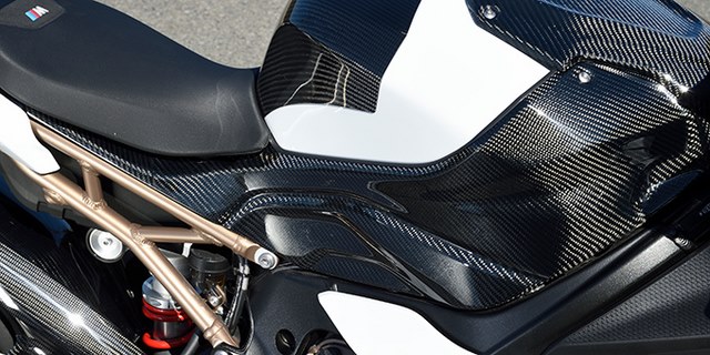 Magical Racing ครอบถังคาร์บอนชิ้นใหญ่ สำหรับ S1000RR 2020+
