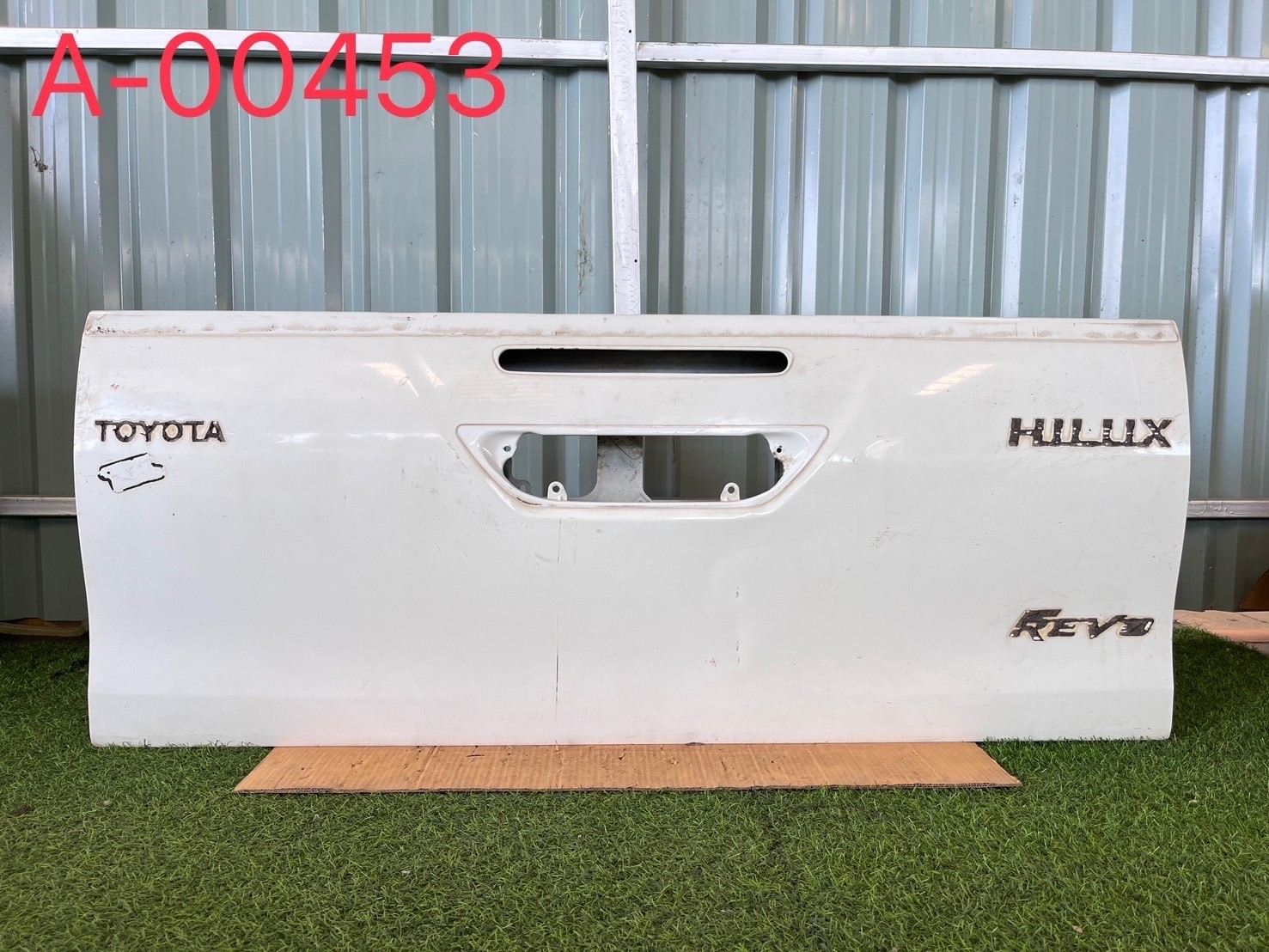 ฝาปิดท้าย Toyota Revo 2014-20