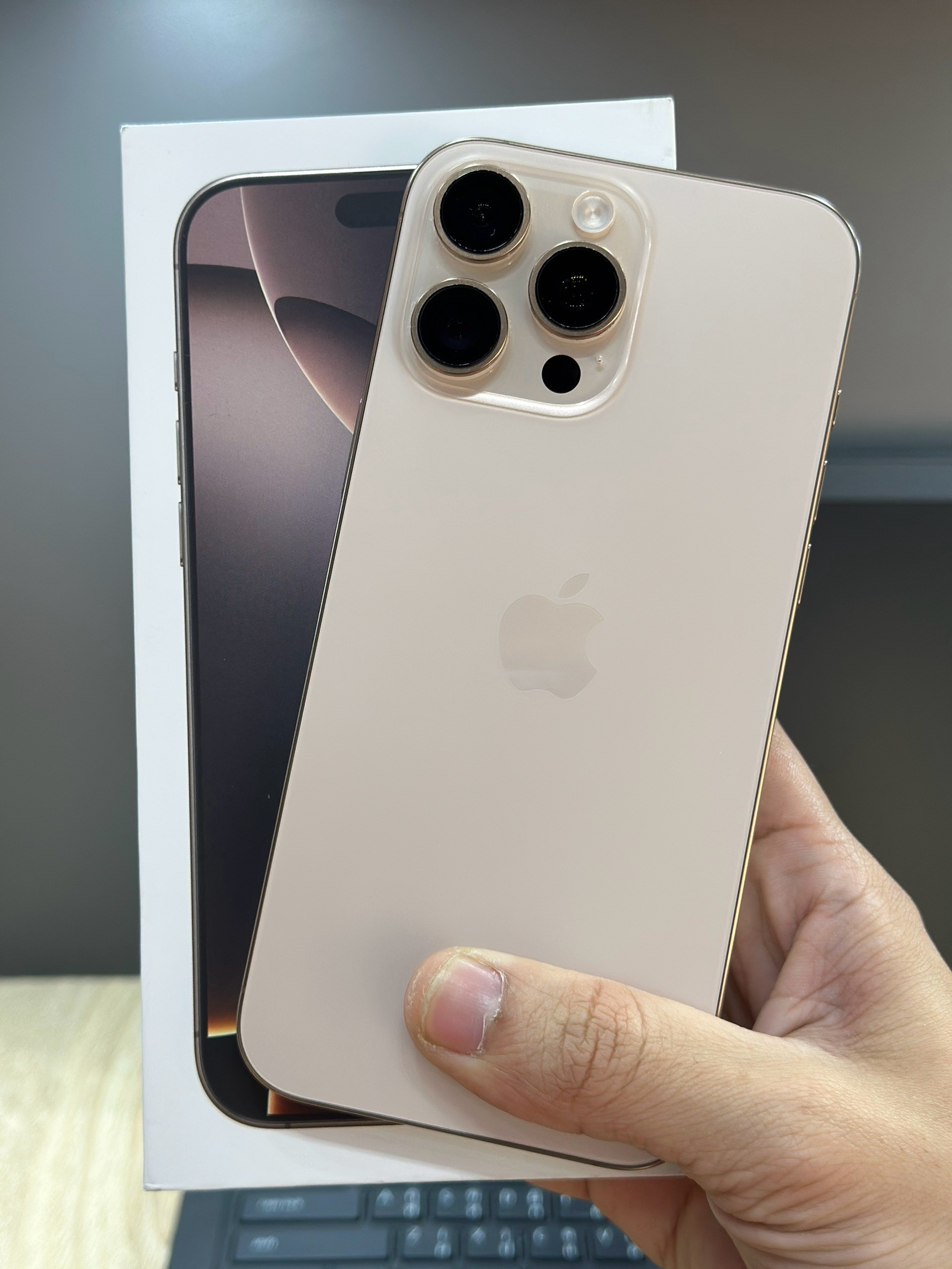 iPhone 16 Pro 128GB Desert Titanium