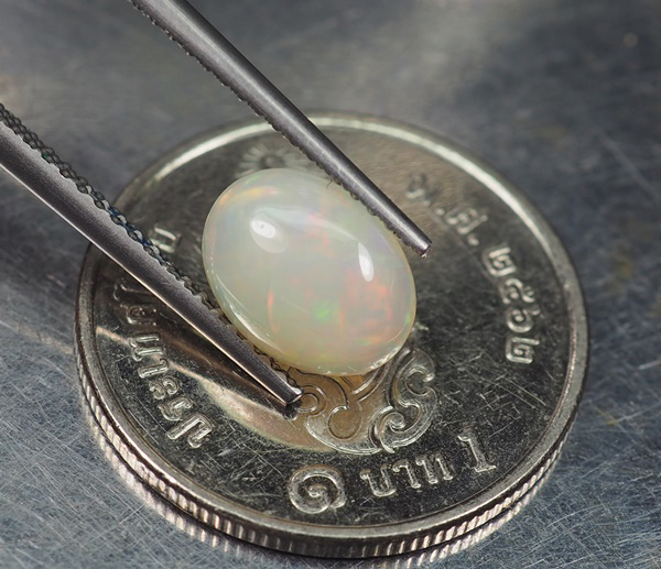 โอปอลหลากสี (Opal) 0.90 กะรัต