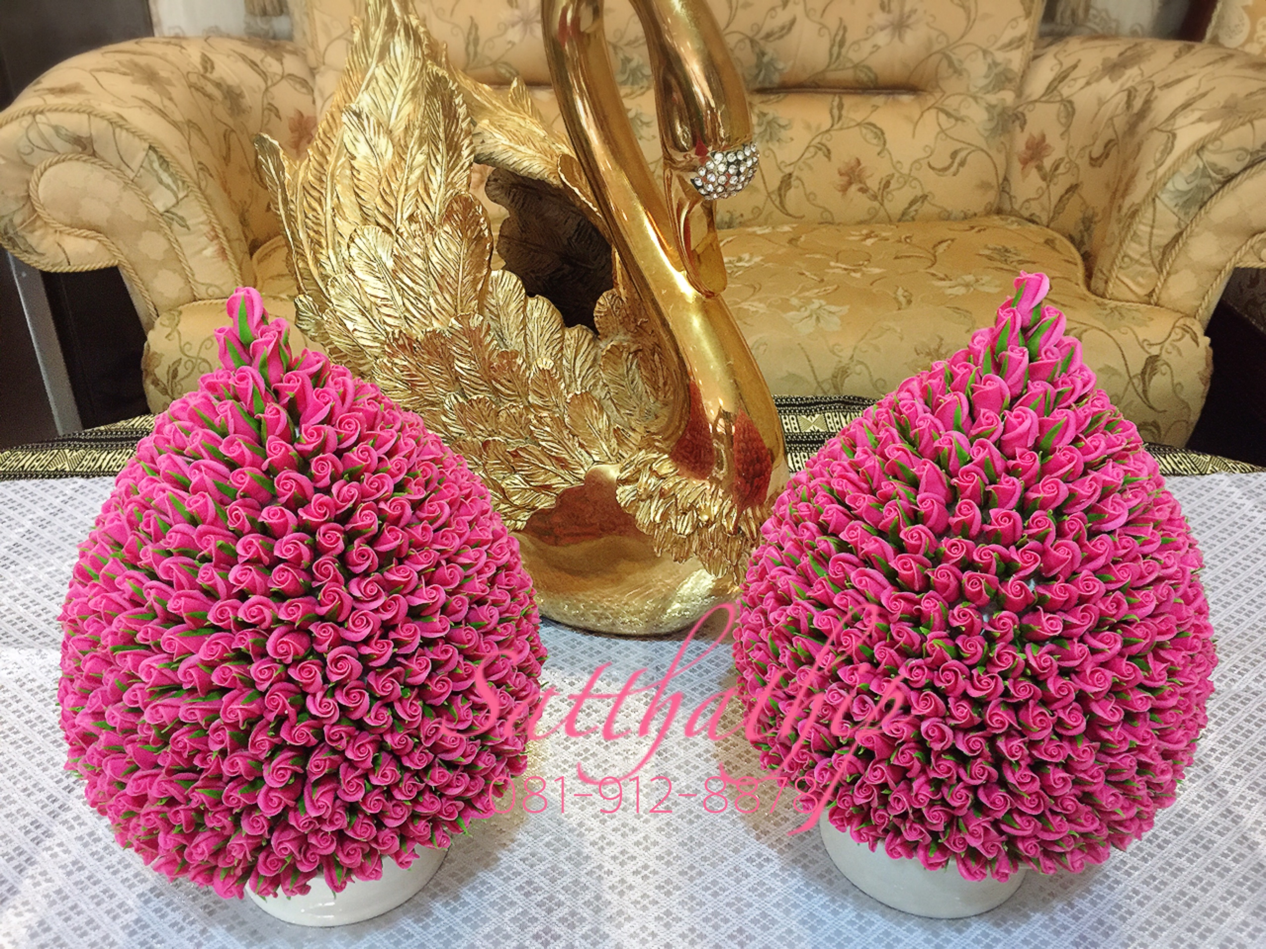 พานพุ่มดอกกุหลาบ ประดิษฐ์จากดิน [8 นิ้ว 5,900 บาท/คู่]