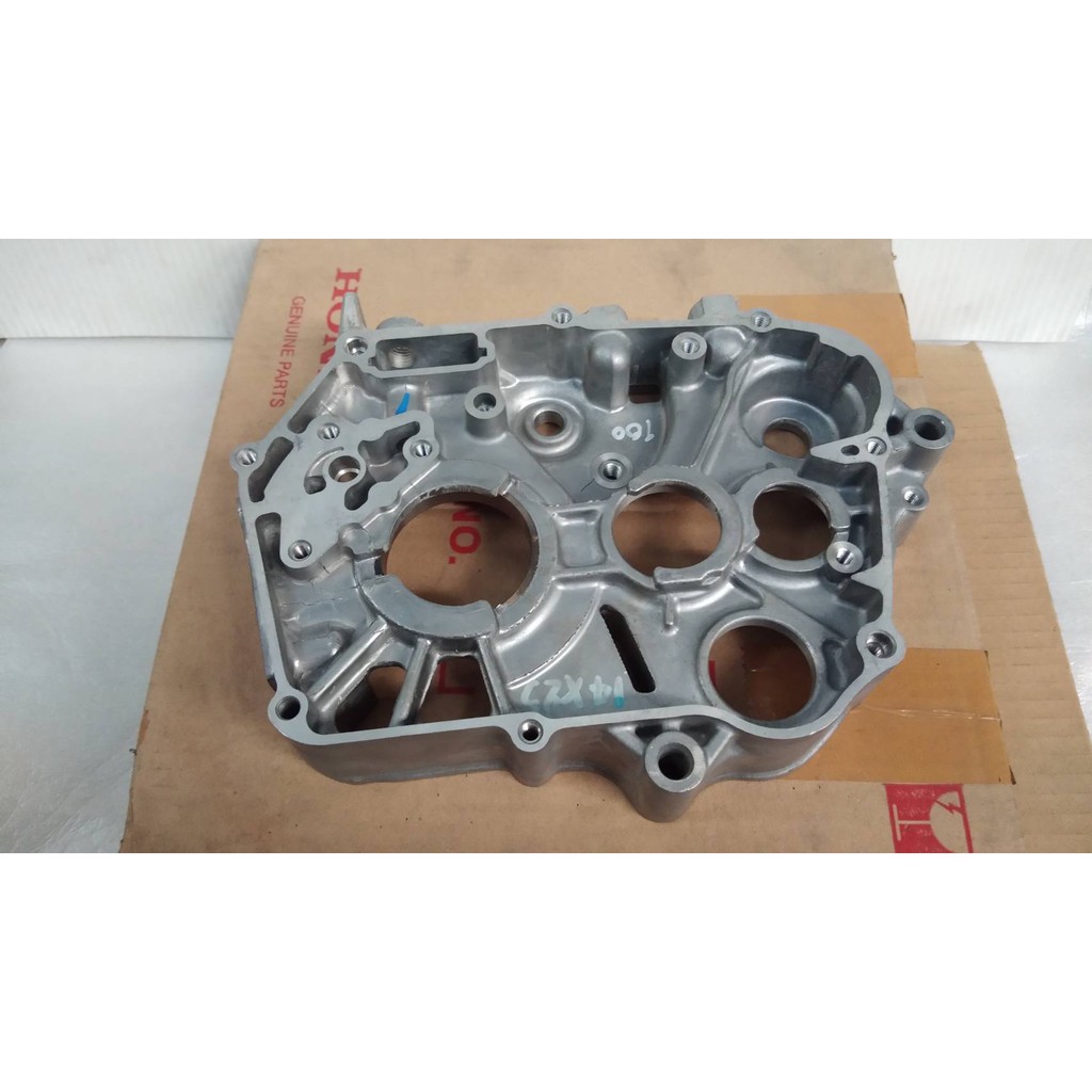 11100-198-901 แคร้งเครื่องด้านขวา WAVE100Z DREAM100 EXCEL WAVE100 U-BOX อะไหล่แท้ HONDA