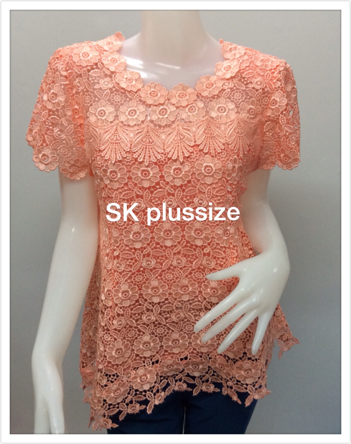 เสื้อลูกไม้ ชายเสื้อเฉียง สีส้ม รอบอก 44 นิ้ว