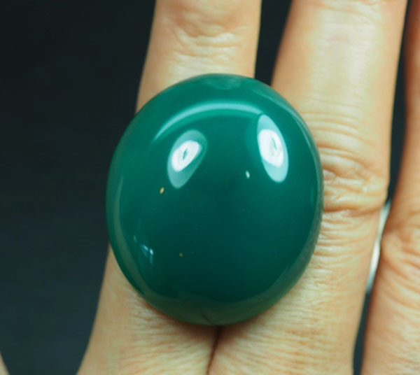 คาลซิโดนีสีเขียว (Chalcedony) 68.10 กะรัต