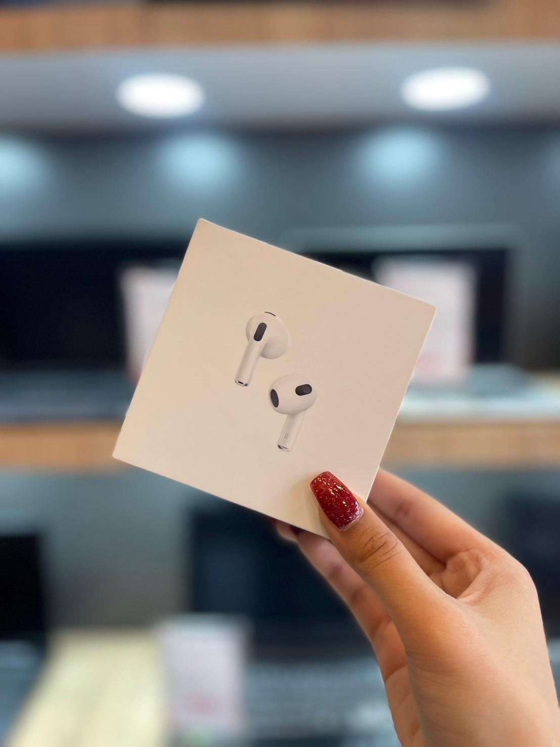 Airpods (3rd generation) with MagSafe Charging Case
