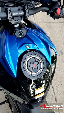 กันรอยฝาถังน้ำมัน คาร์บอนเคฟล่าห์ สำหรับ GSXS-750