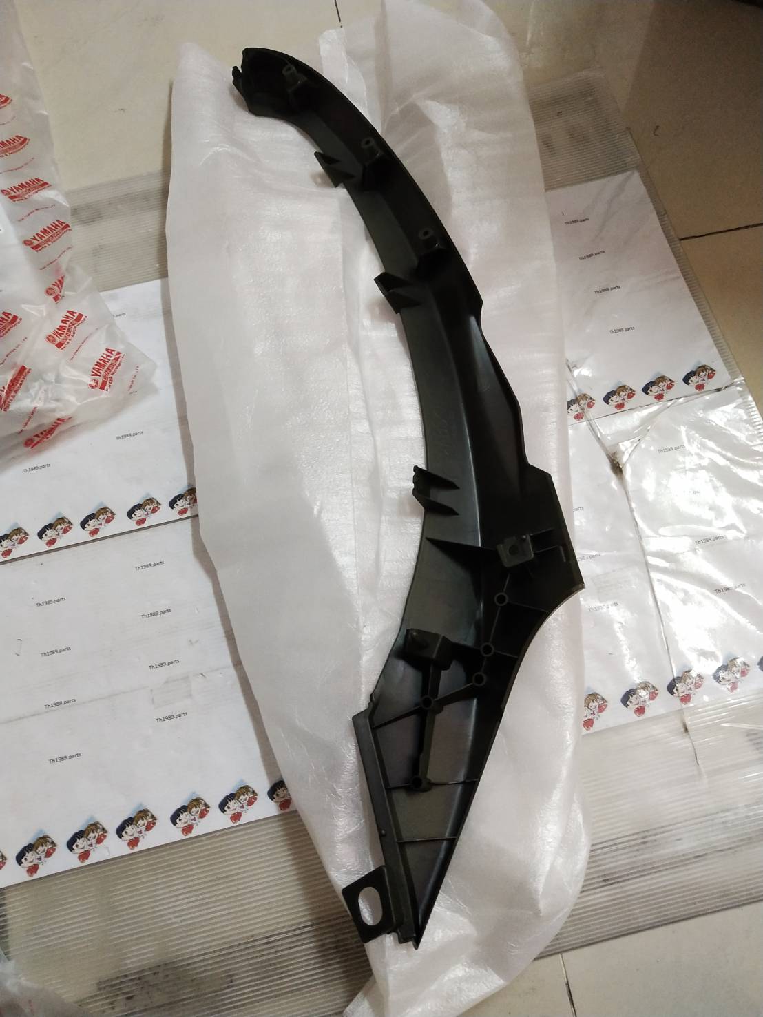 ฝาคอนโซลข้างซ้ายสีเขียวฟีโน่หัวฉีด FINO FI 115cc. FINO115i อะไหล่แท้ YAMAHA 1YC-F8395-00-PD