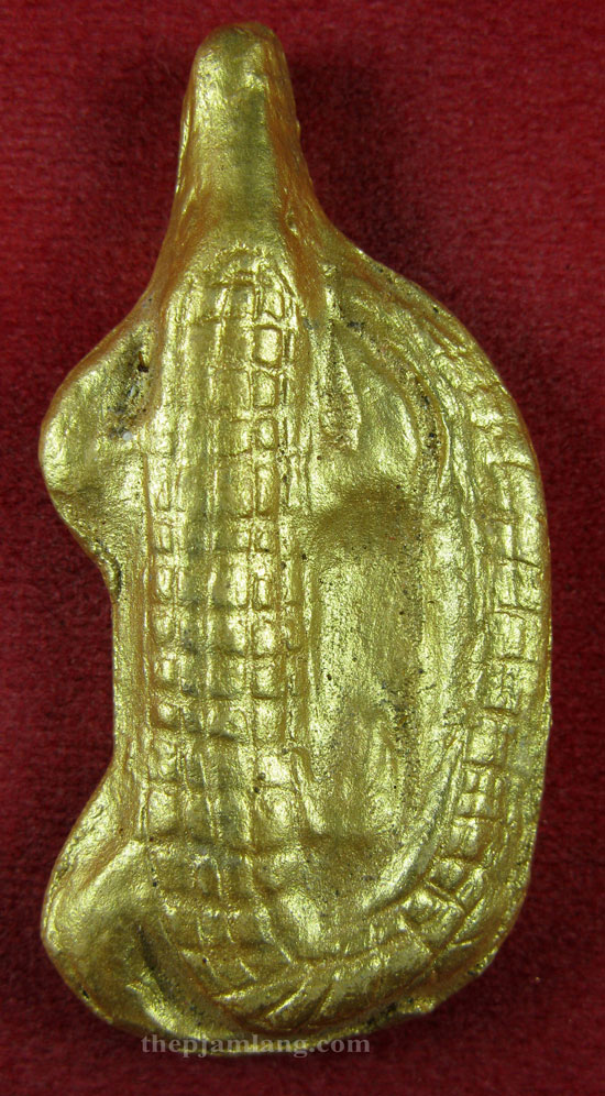 จรเข้อาคม(5) พระอาจารย์สุนทร วัดท่าเจริญ สุพรรณบุรี (ขนาด 2.5x5.5 cm) (เนื้อดินเผา ทาทอง)