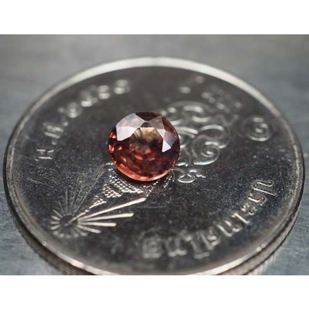 พลอยเพทายดิบ (Zircon) 0.60 กะรัต
