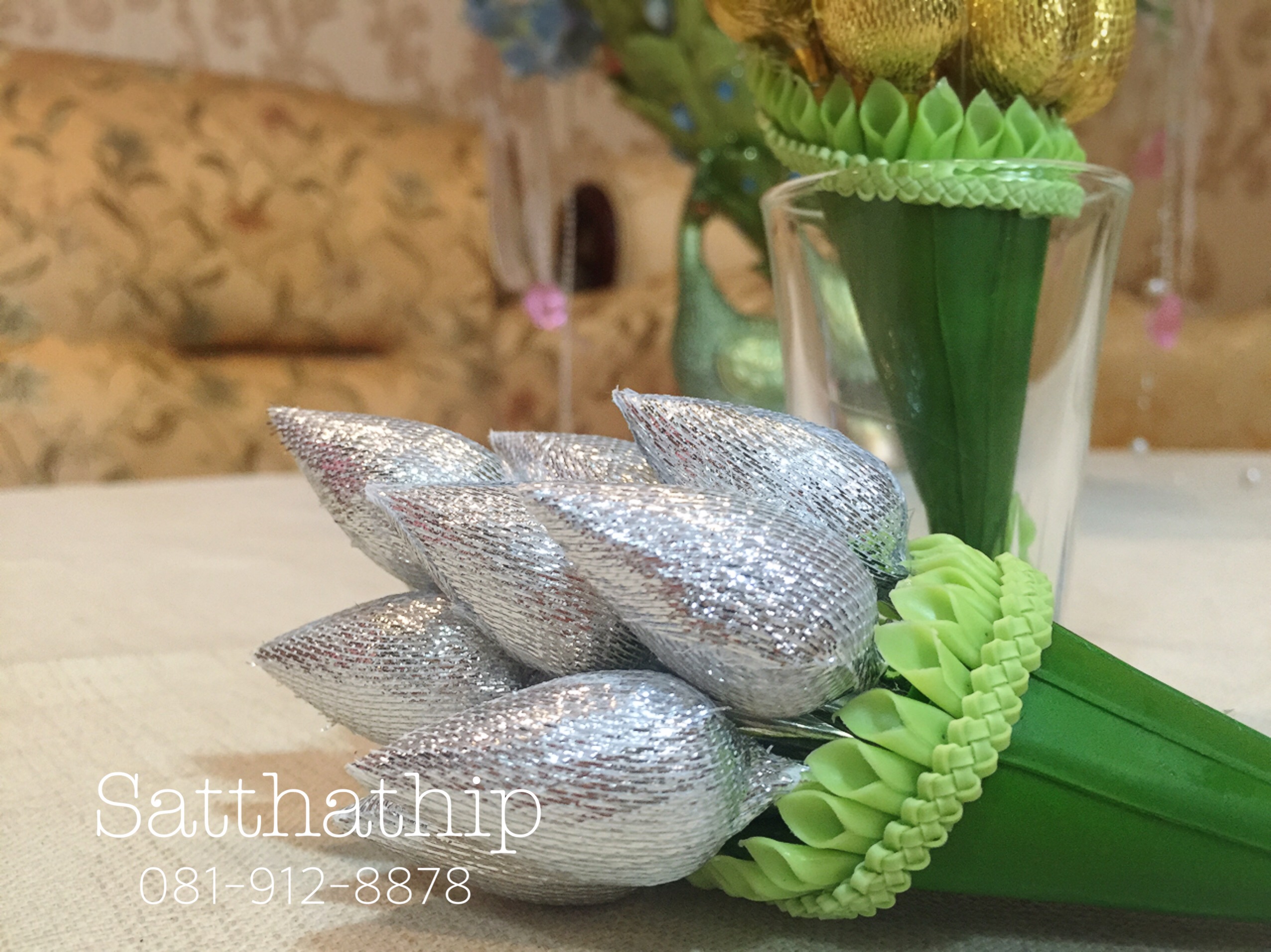 กรวยดอกบัวเงินและทอง ประดิษฐ์จากผ้า - Lotus Flower