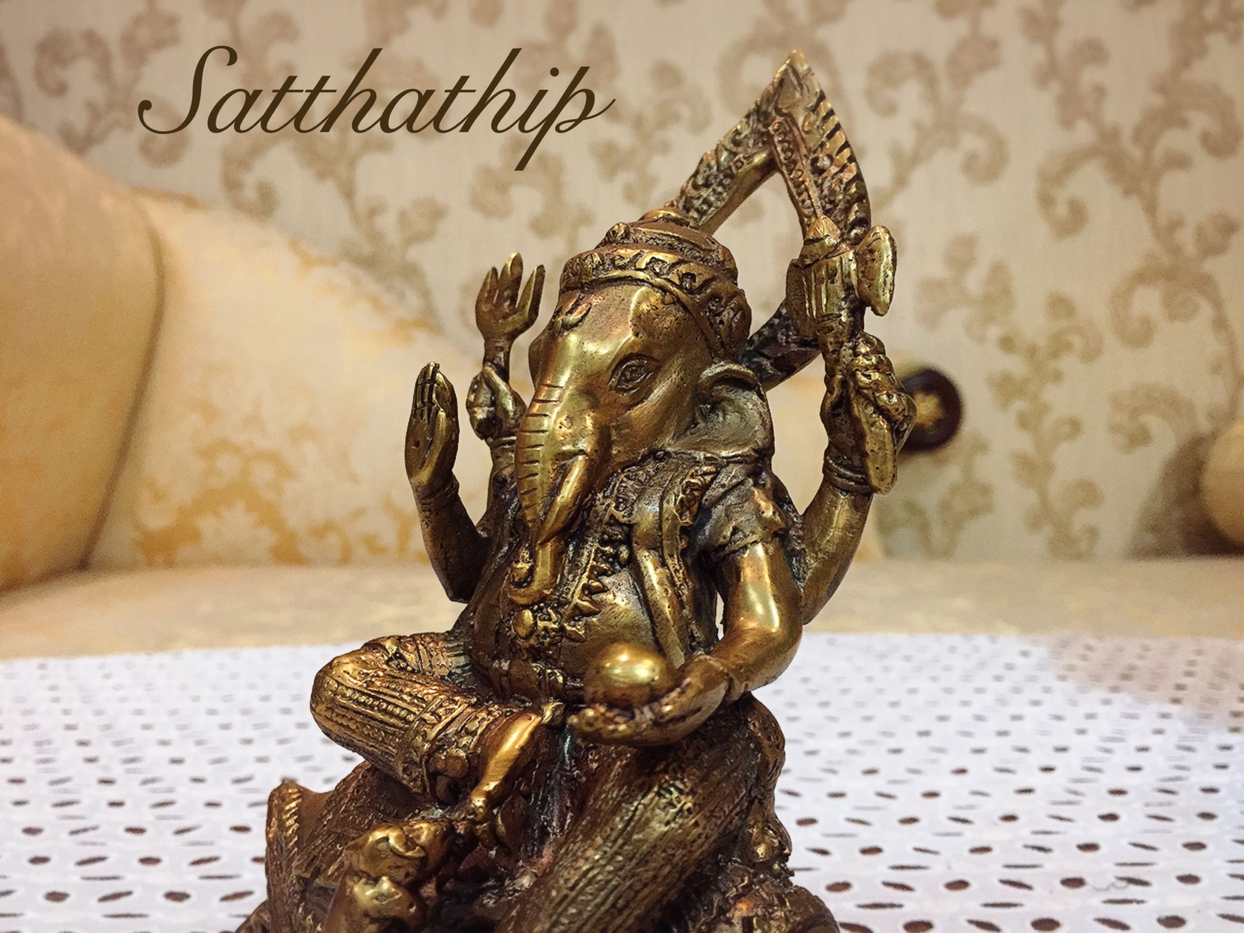 พระพิฆเณศ ปางสัมปทายะคเณศ ประทับหอยสังข์ (ทองเหลือง) - Ganesha: Lord of Success