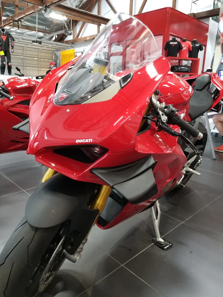 อุดกระจกไฟเลี้ยว futurismoto สำหรับ Panigale V4 2020+