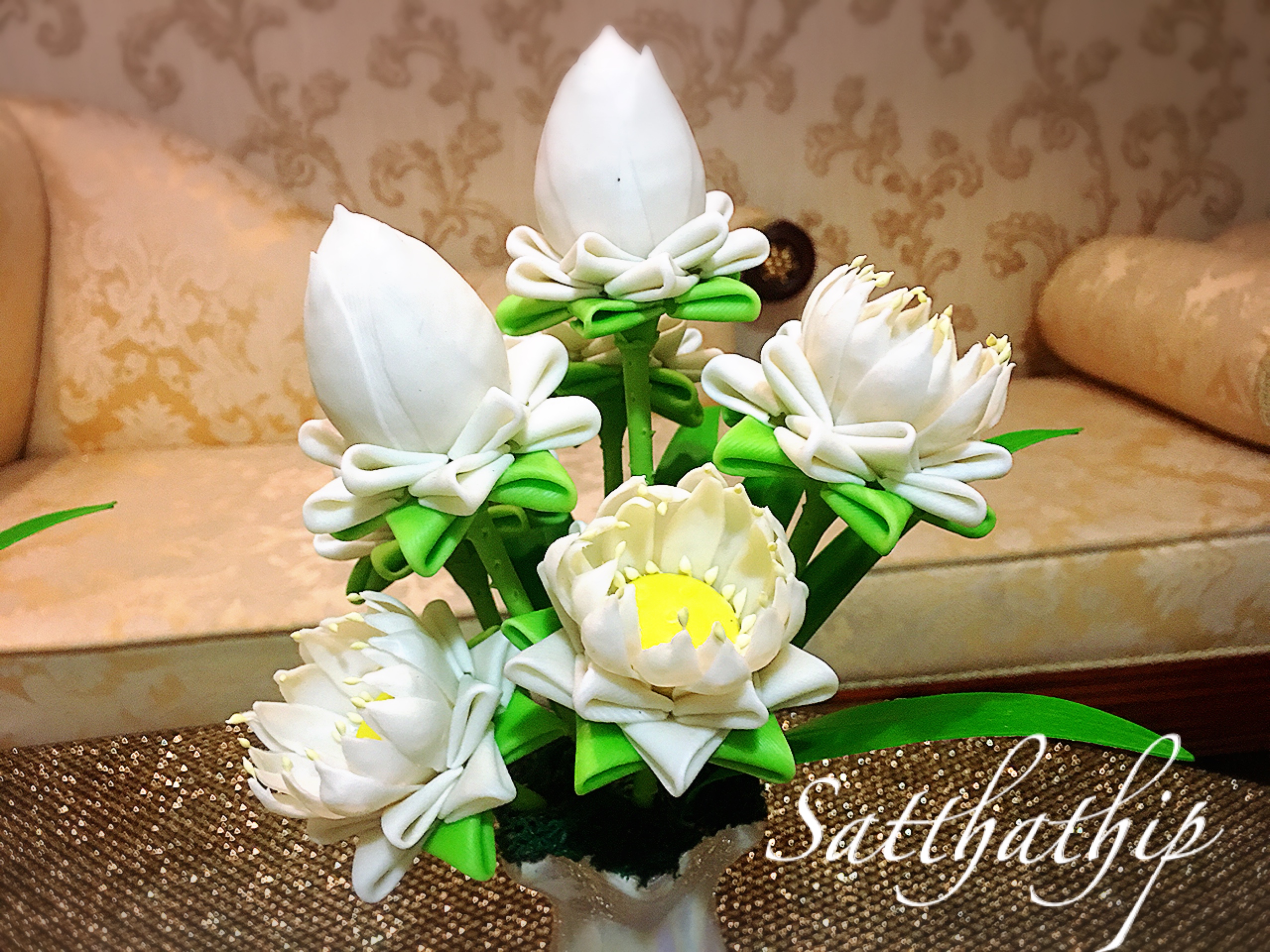 แจกันดอกบัว - ดอกบัวประดิษฐ์ - แจกันดอกบัวพับสีขาว (ข้างละ 7 ดอก) ประดิษฐ์จากดิน - แจกันดอกบัวประดิษฐ์ - Lotus Flower