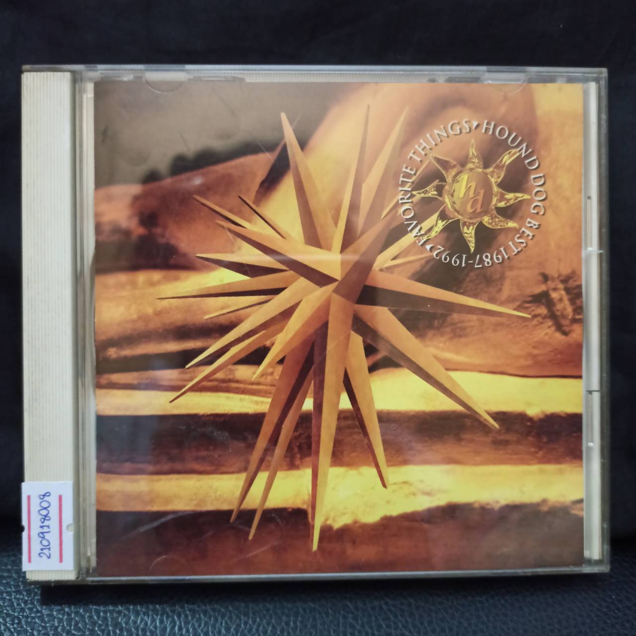 Hound Dog – Favorite Things: Hound Dog Best 1987-1992 / JAPAN / ปกในมีจุดเหลือง / แผ่นเป็นรอยเล็กน้อย