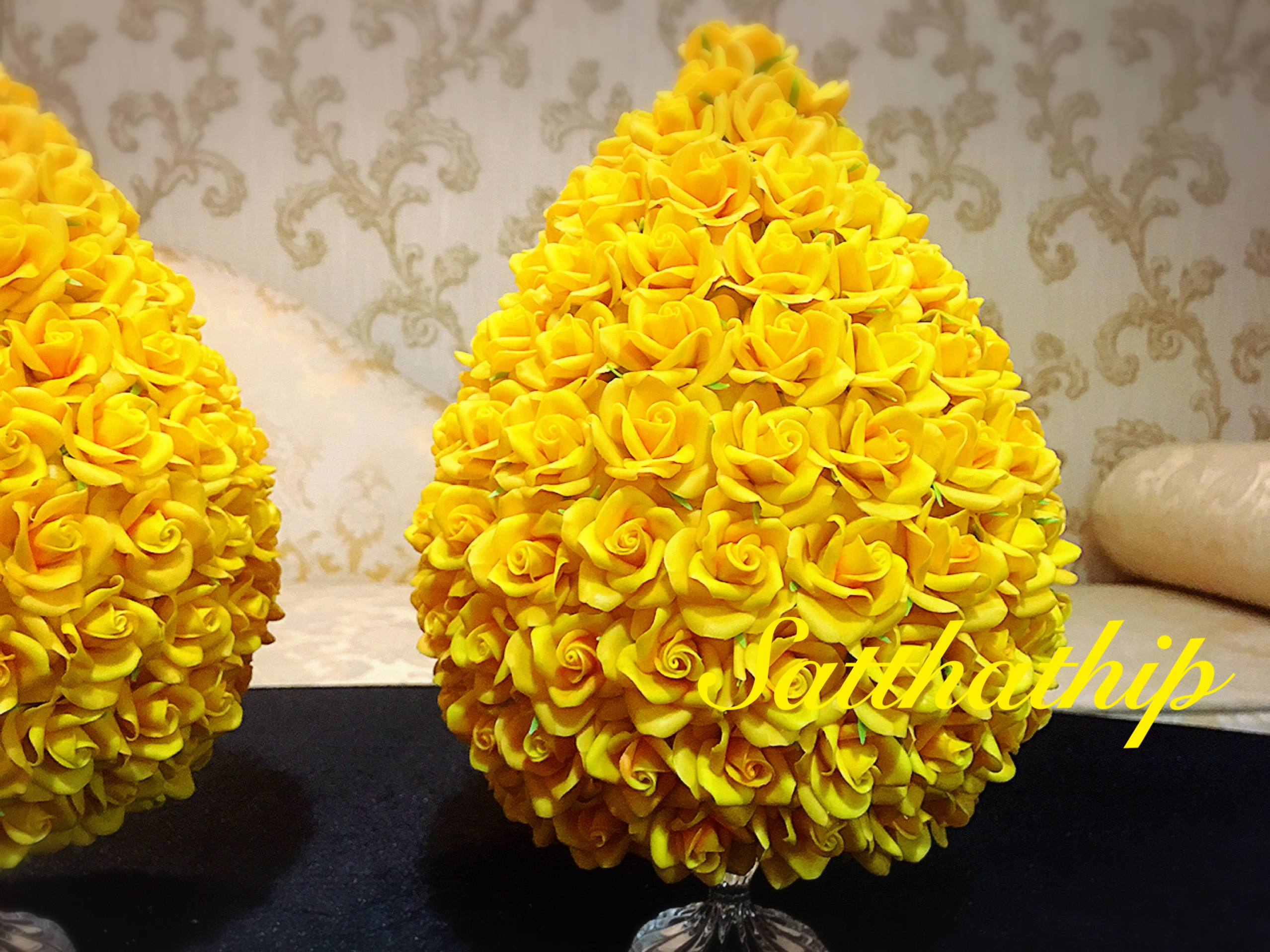 พานพุ่มดอกกุหลาบ ประดิษฐ์จากดิน ***ไม่ใส่ใบ [7.5 นิ้ว 4,600 บาท/คู่]