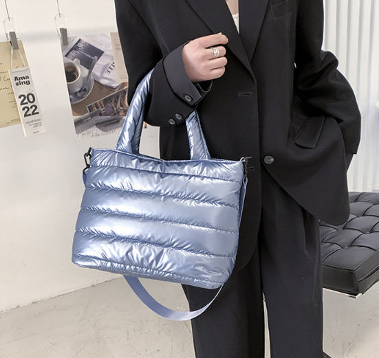 กระเป๋าบุนวม,กระเป๋าสะพายสำหรับผู้หญิง