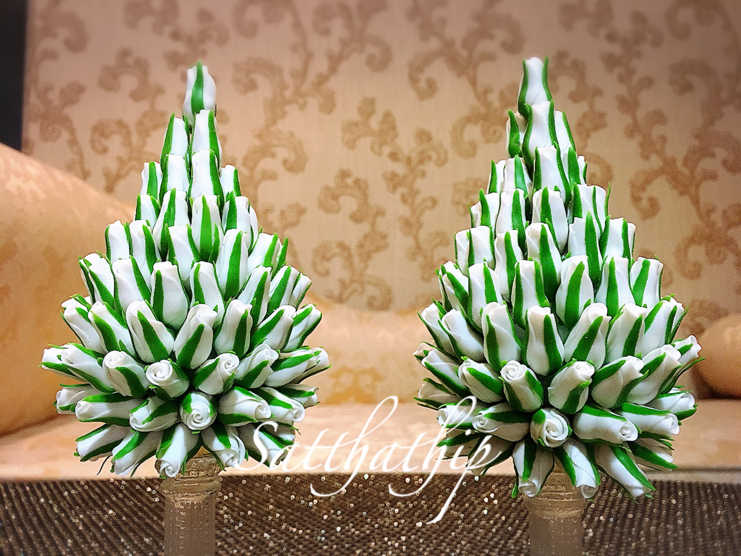 พานพุ่มดอกกุหลาบ ประดิษฐ์จากดิน [3 นิ้ว 1,250 บาท/คู่]