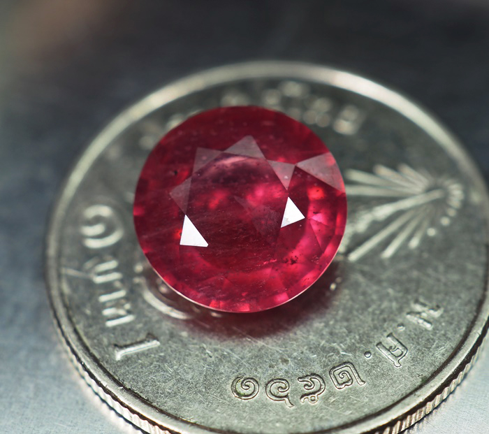 พลอยทับทิม (Ruby) 2.75 กะรัตสีแดงชมพู
