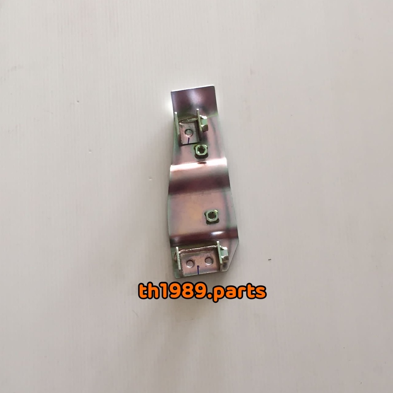 เหล็กยึดฝาครอบคลัทช์ ตัวบน สำหรับรุ่น Step 125 UY125-D อะไหล่แท้ SUZUKI 11390-46G00-000