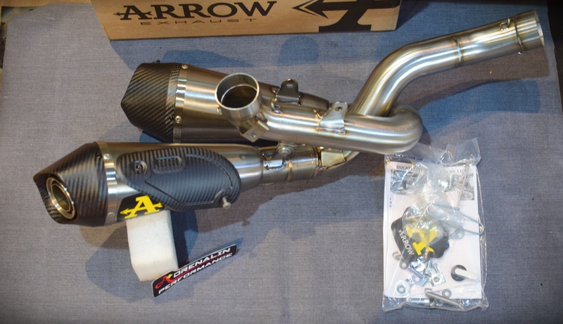 ท่อ Arrow สลิปออน สำหรับ Street fighter v4 ท่อรุ่นล่าสุด คอแสตนเลส (For Exhibition only)