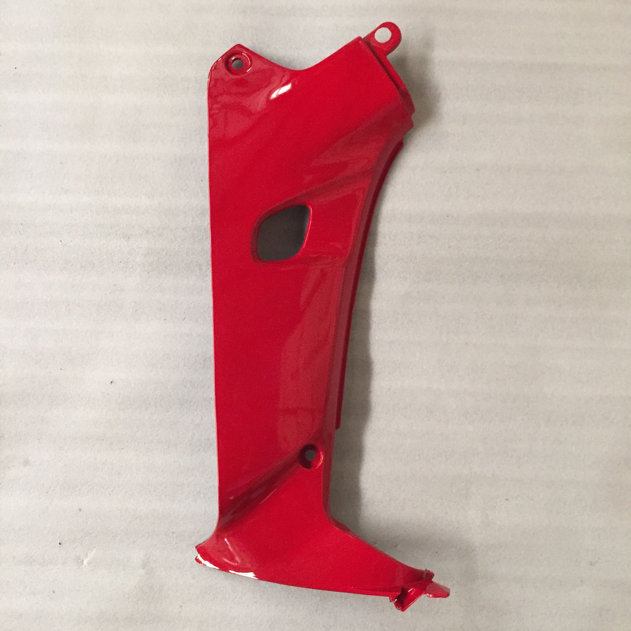 คอนโซลข้าง (บังลมใน) R/L สีแดงใหม่ (2001) R263 สำหรับรุ่น WAVE110 อะไหล่เทียบ NCA (นำเจริญ) 1309HW110263 รหัสเทียบ : ซ้าย64450-KEV-900ZP/ขวา64400-KEV-900ZR