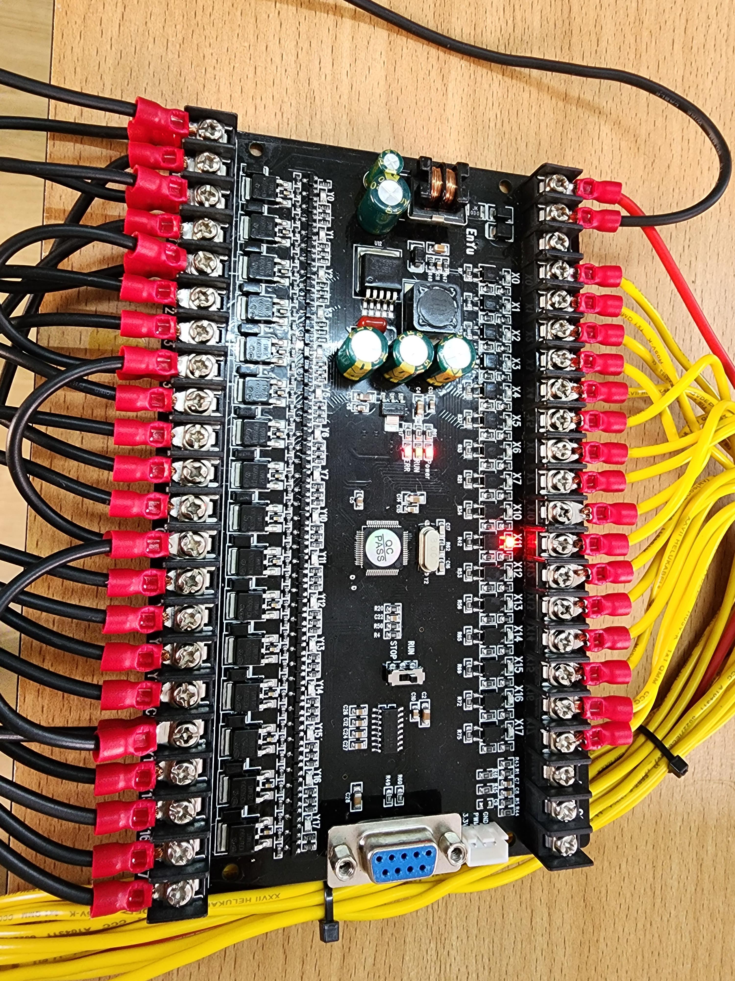 ชุดฝึกอบรม PLC พร้อม ชุด Conveyor สำหรับการจำลองการทำงานเครื่องจักร