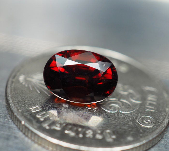 พลอยโกเมน (Garnet) 2.25 กะรัต