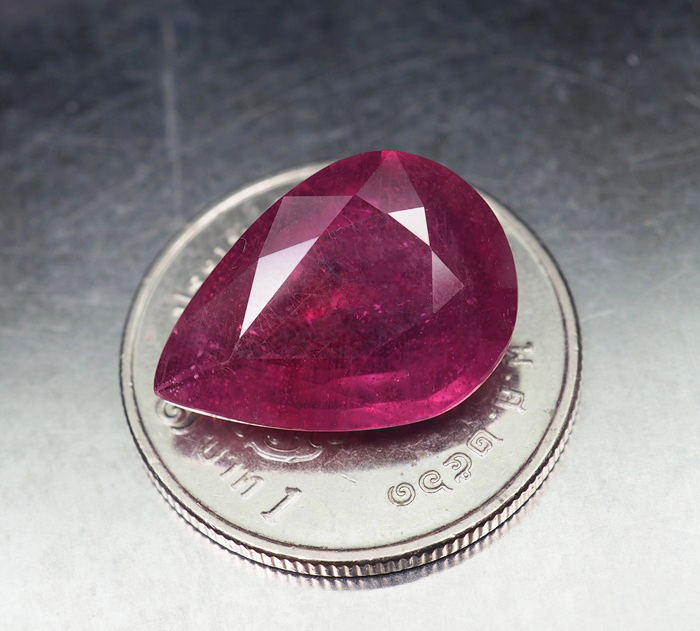พลอยทับทิม (Ruby) 8.20 กะรัตสีชมพูอมม่วง