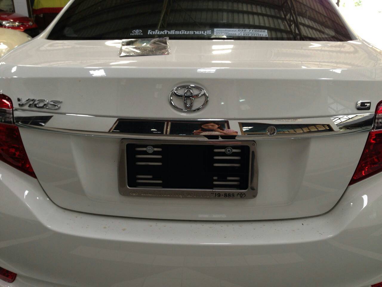 คิ้วฝากระโปรงท้าย vios 2013