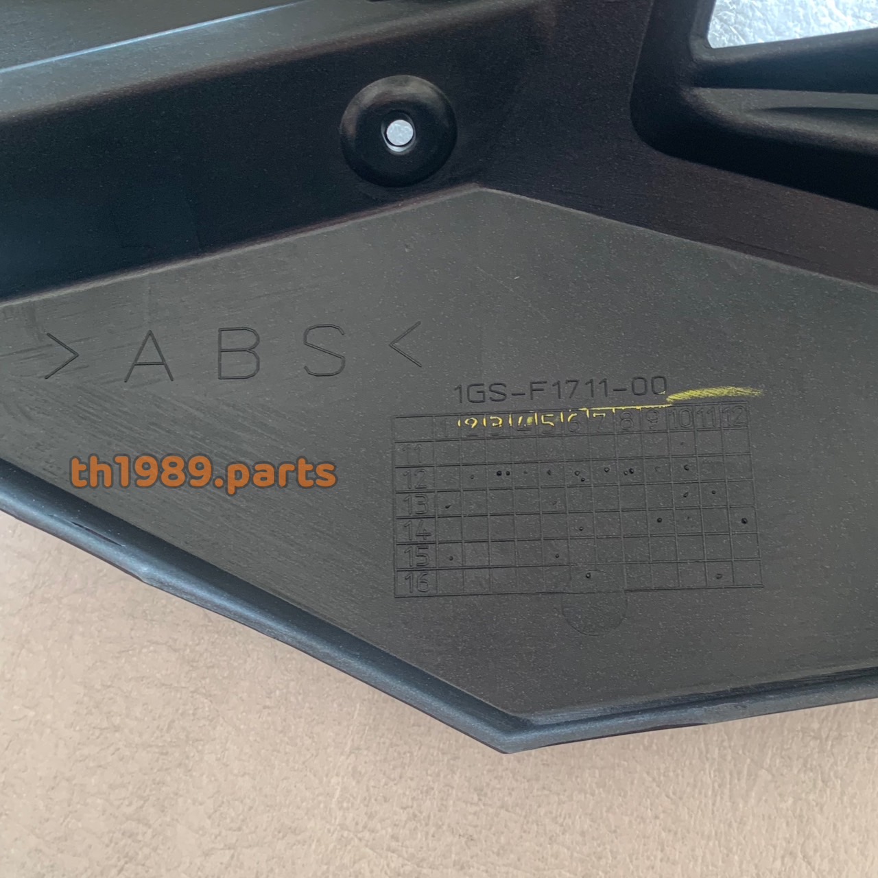 1GS-F1711-00-P2 ฝาข้างซ้ายตัวล่างด้านนอกสีดำด้าน TTX อะไหล่แท้ YAMAHA