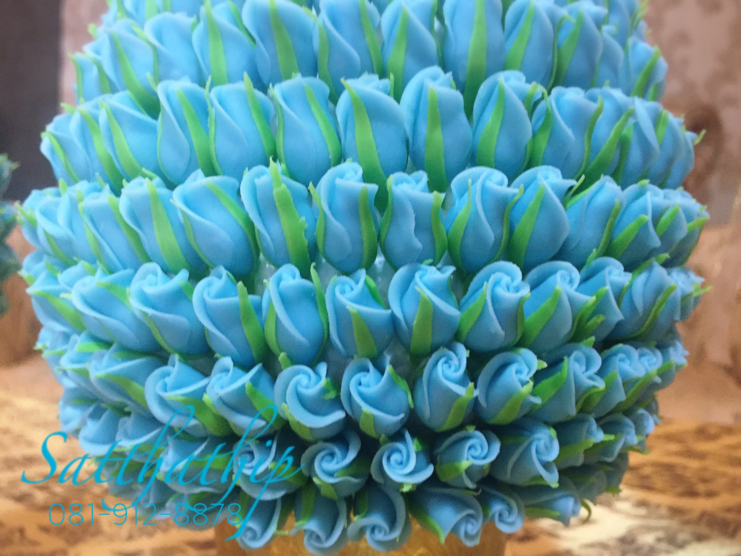 พานพุ่มดอกกุหลาบ ประดิษฐ์จากดิน [8 นิ้ว 4,000 บาท/คู่]