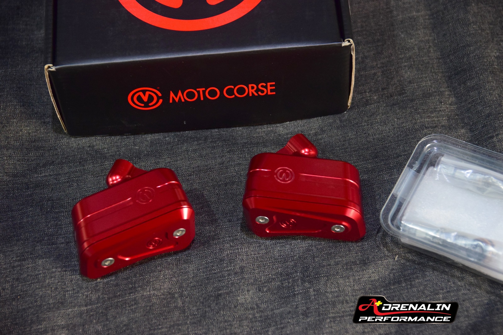 กระปุกน้ำมัน motocorse สำหรับใฃ้กับ ปั๊มเบรค ปั๊มคลัทช์ Brembo โลโก้แดง โลโก้ขาว , Rossi ราคา/ข้าง