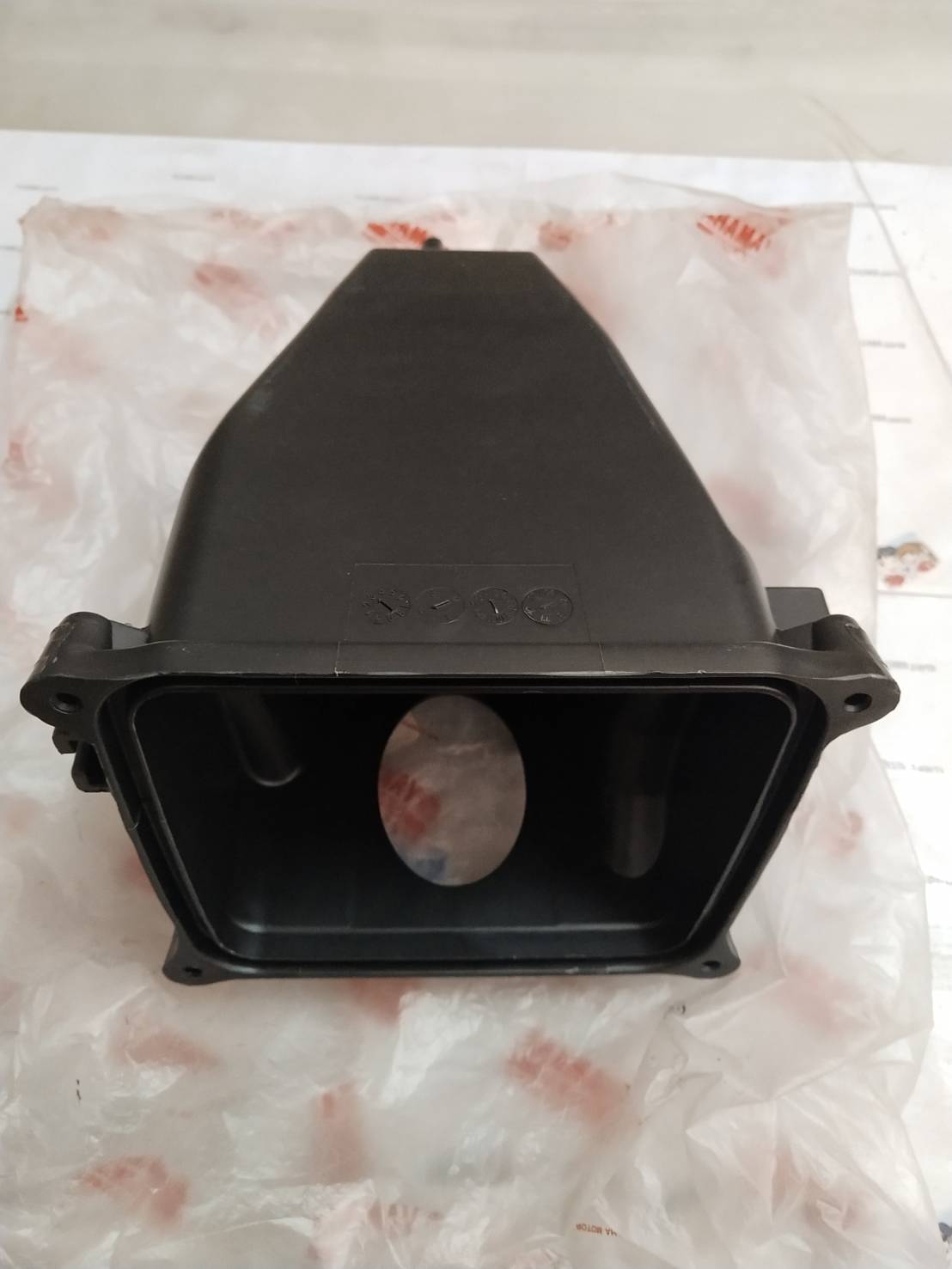 5YP-E4411-01 เสื้อหม้อกรอง SPARK135 , SPARK135I , X-1R 135CC. รหัสเก่า 5YP-E4411-00 อะไหล่แท้ YAMAHA